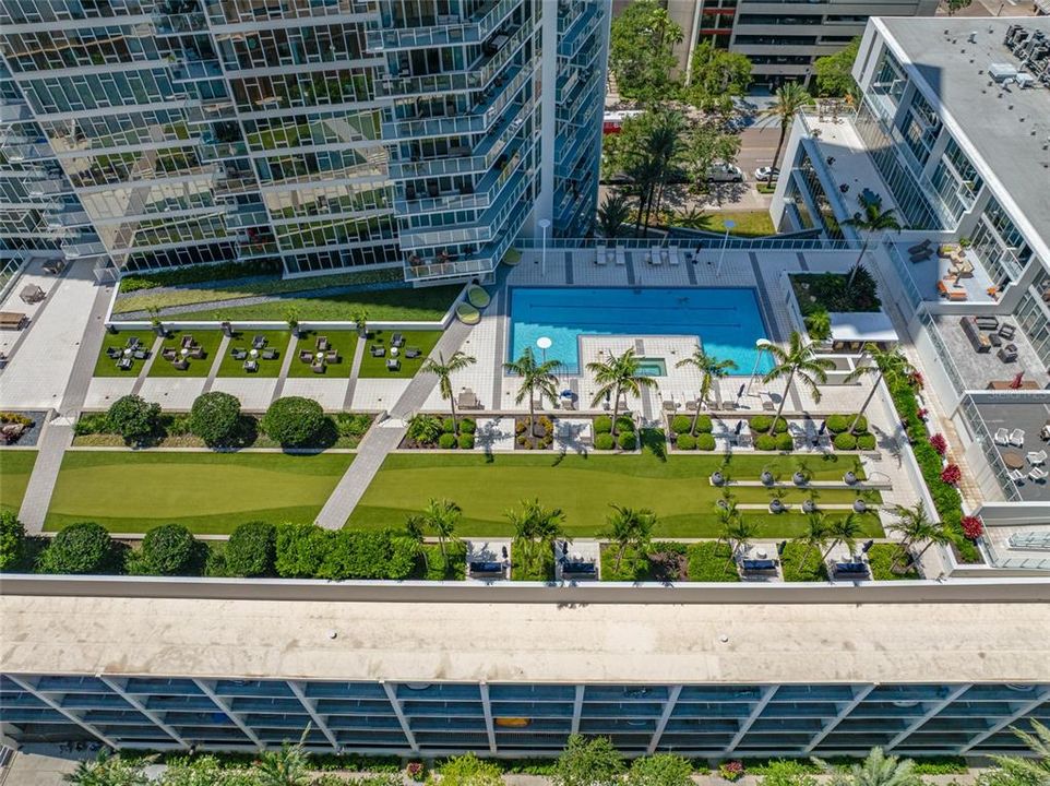 For Sale: $925,000 (2 beds, 2 baths, 1018 Square Feet)