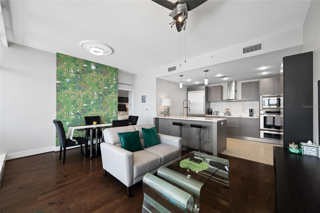 For Sale: $925,000 (2 beds, 2 baths, 1018 Square Feet)