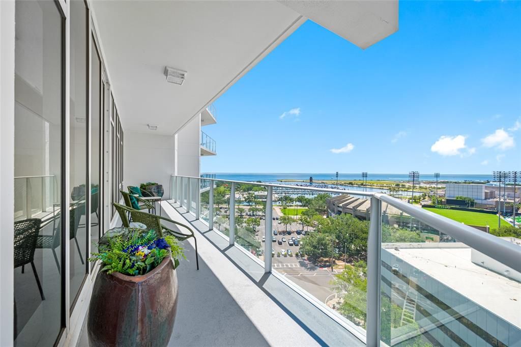For Sale: $925,000 (2 beds, 2 baths, 1018 Square Feet)