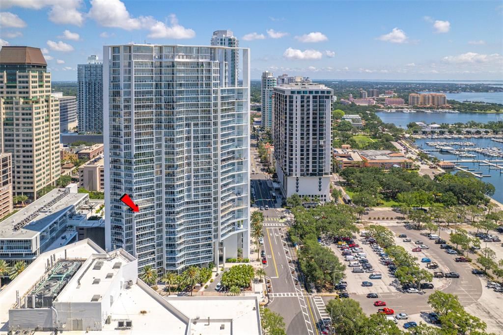 For Sale: $925,000 (2 beds, 2 baths, 1018 Square Feet)