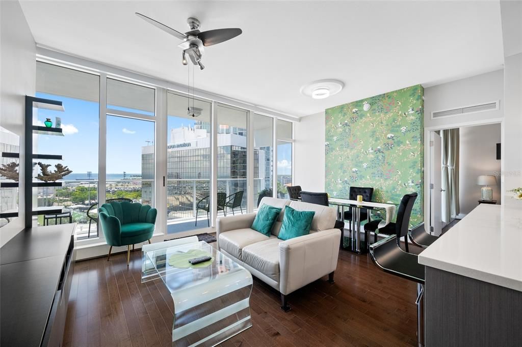 For Sale: $925,000 (2 beds, 2 baths, 1018 Square Feet)
