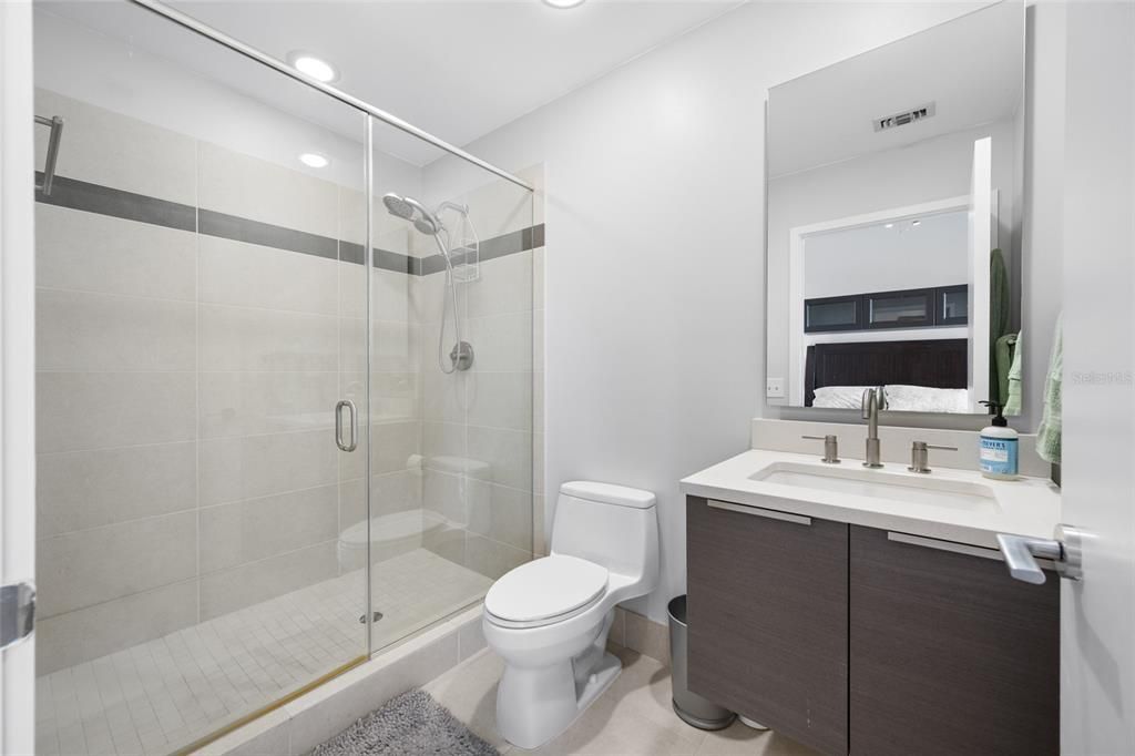 For Sale: $925,000 (2 beds, 2 baths, 1018 Square Feet)