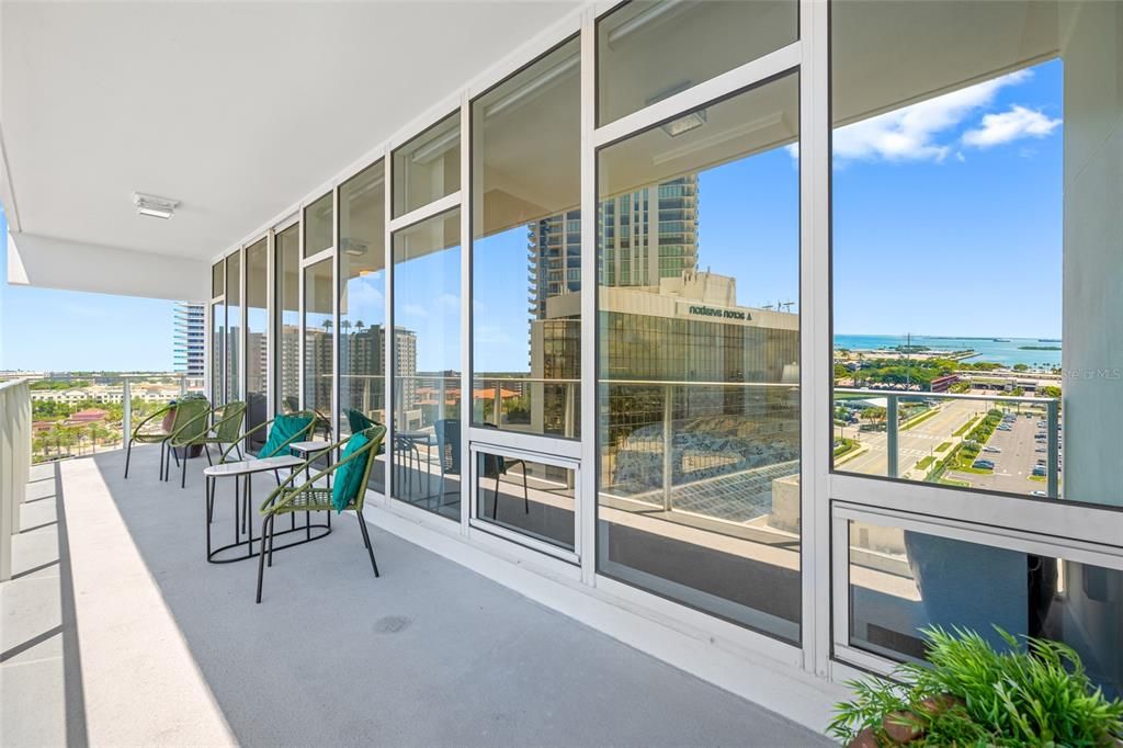 For Sale: $925,000 (2 beds, 2 baths, 1018 Square Feet)