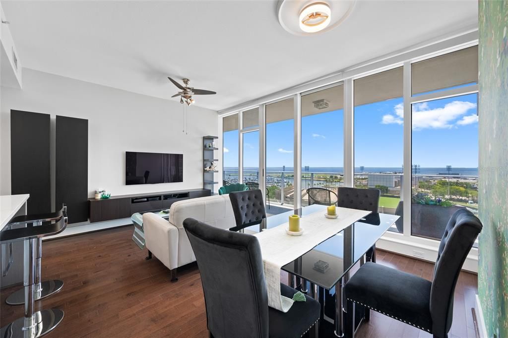 For Sale: $925,000 (2 beds, 2 baths, 1018 Square Feet)