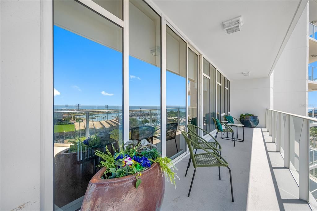 For Sale: $925,000 (2 beds, 2 baths, 1018 Square Feet)