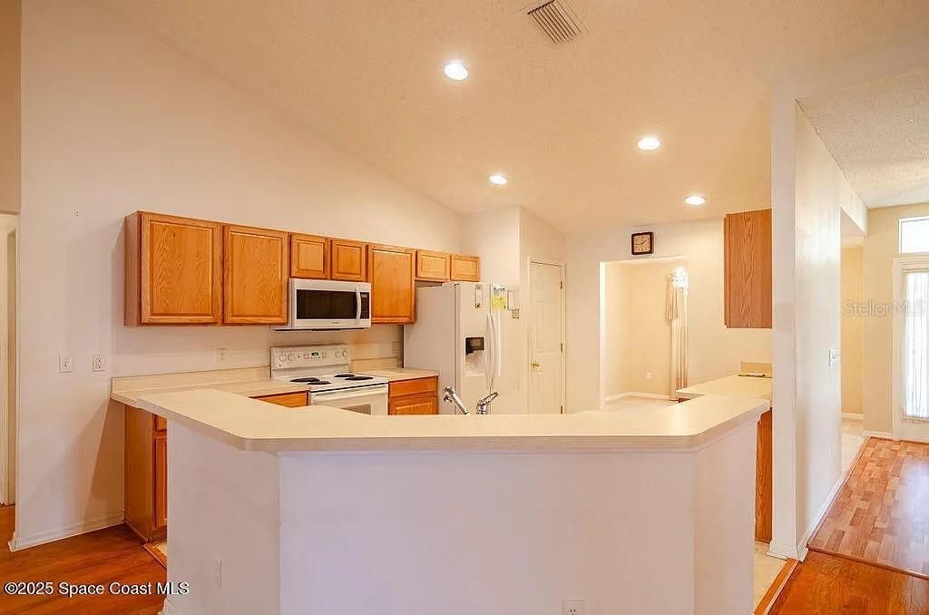 For Rent: $2,650 (4 beds, 3 baths, 2455 Square Feet)