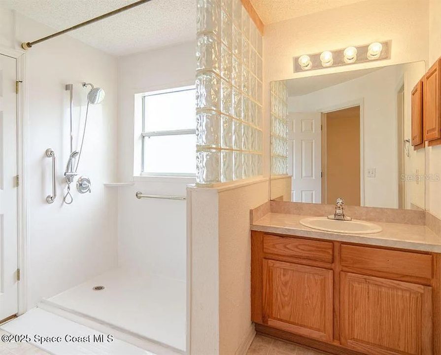 For Rent: $2,650 (4 beds, 3 baths, 2455 Square Feet)