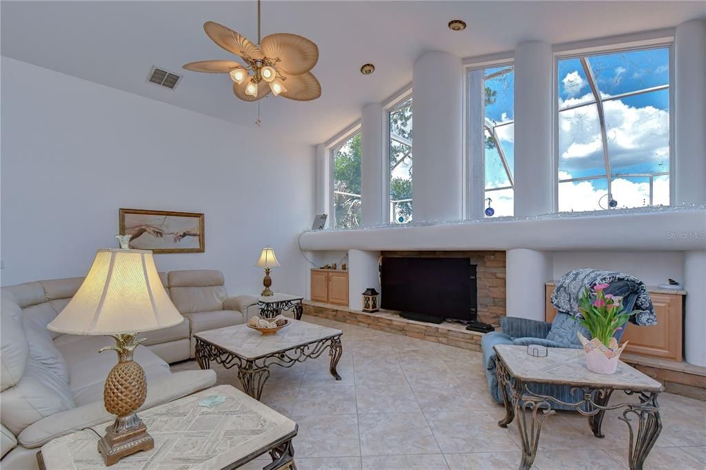 En Venta: $725,000 (4 camas, 3 baños, 2655 Pies cuadrados)