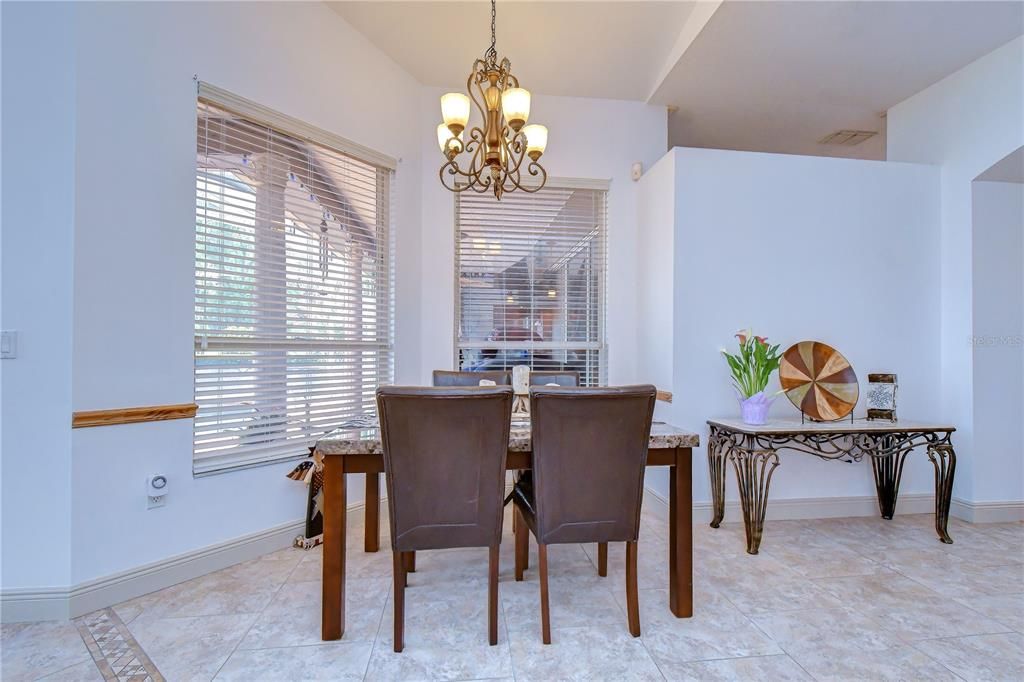 En Venta: $725,000 (4 camas, 3 baños, 2655 Pies cuadrados)
