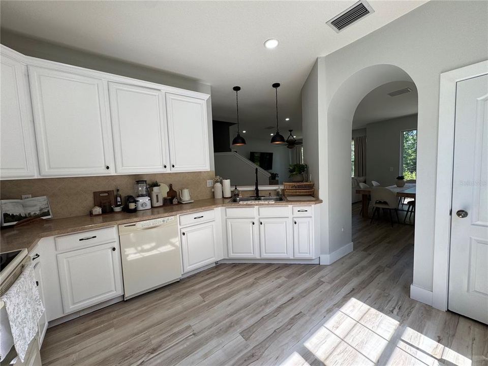 For Rent: $2,200 (3 beds, 2 baths, 1513 Square Feet)