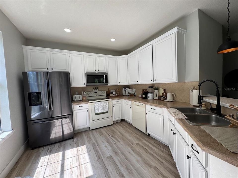 For Rent: $2,200 (3 beds, 2 baths, 1513 Square Feet)