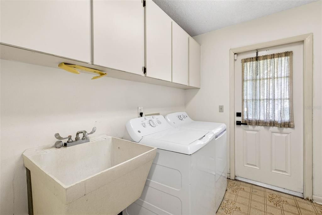 For Sale: $700,000 (3 beds, 3 baths, 3371 Square Feet)