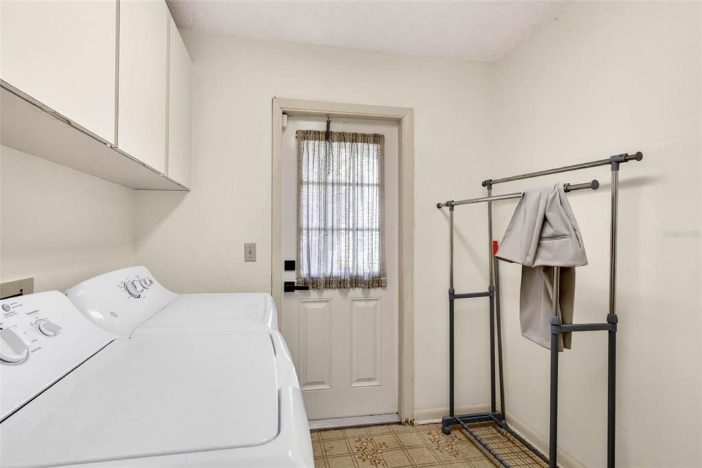 For Sale: $700,000 (3 beds, 3 baths, 3371 Square Feet)