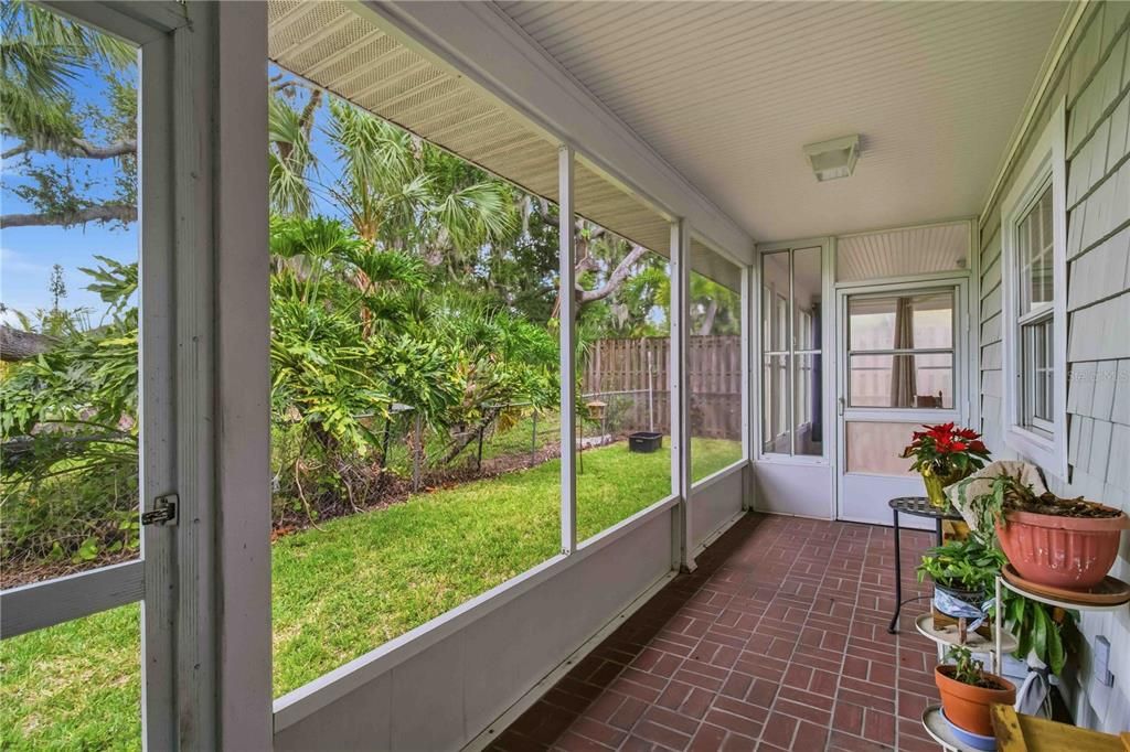 Active With Contract: $385,000 (2 beds, 2 baths, 1829 Square Feet)