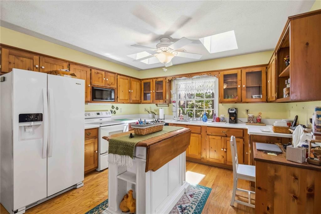 Active With Contract: $385,000 (2 beds, 2 baths, 1829 Square Feet)