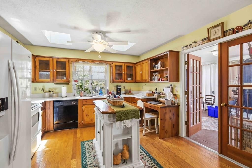 Active With Contract: $385,000 (2 beds, 2 baths, 1829 Square Feet)