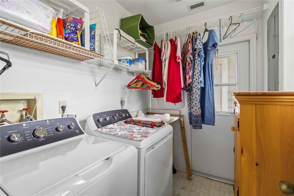Active With Contract: $385,000 (2 beds, 2 baths, 1829 Square Feet)
