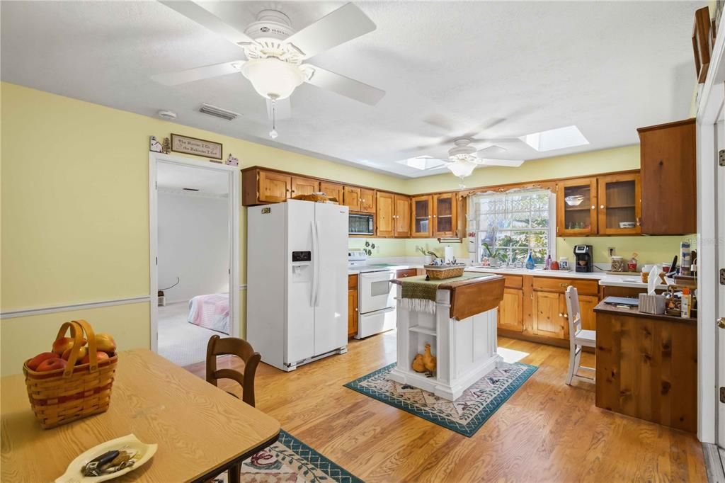 Active With Contract: $385,000 (2 beds, 2 baths, 1829 Square Feet)