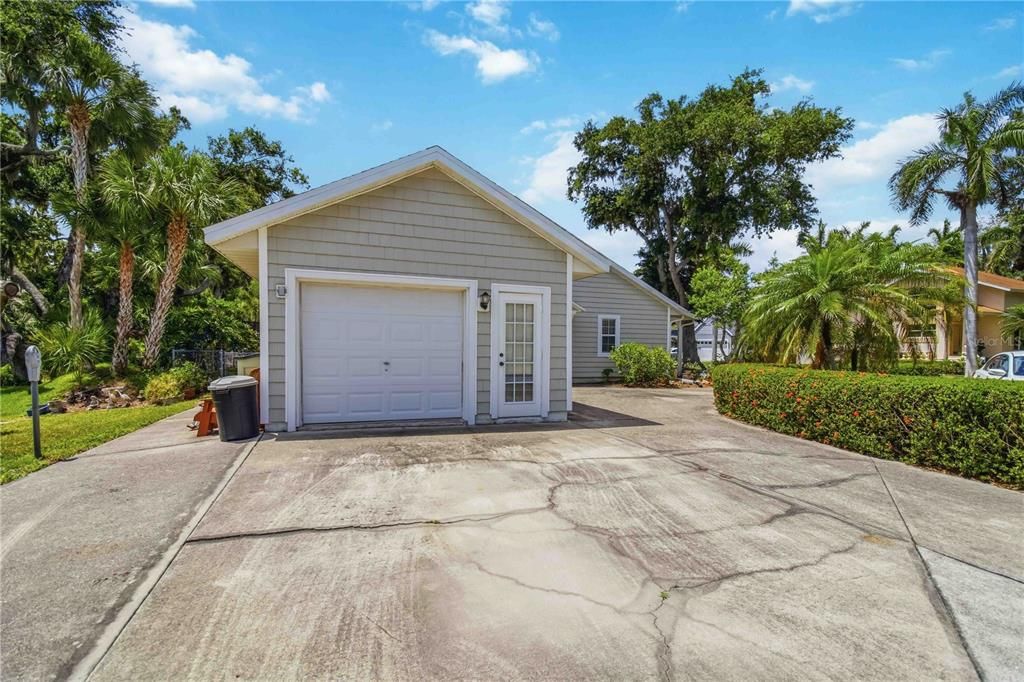 Active With Contract: $385,000 (2 beds, 2 baths, 1829 Square Feet)