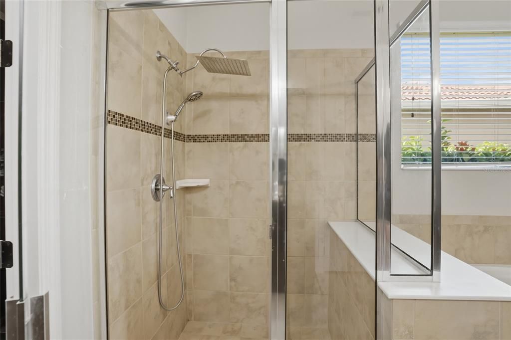Activo con contrato: $600,000 (3 camas, 2 baños, 1958 Pies cuadrados)