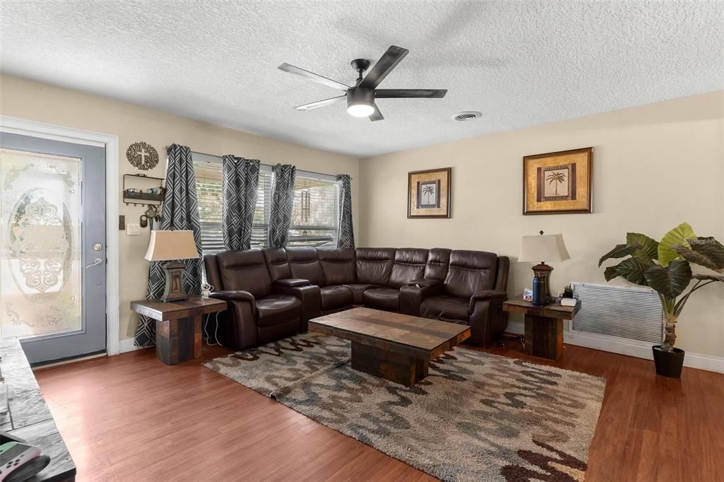 For Sale: $375,000 (4 beds, 3 baths, 2190 Square Feet)