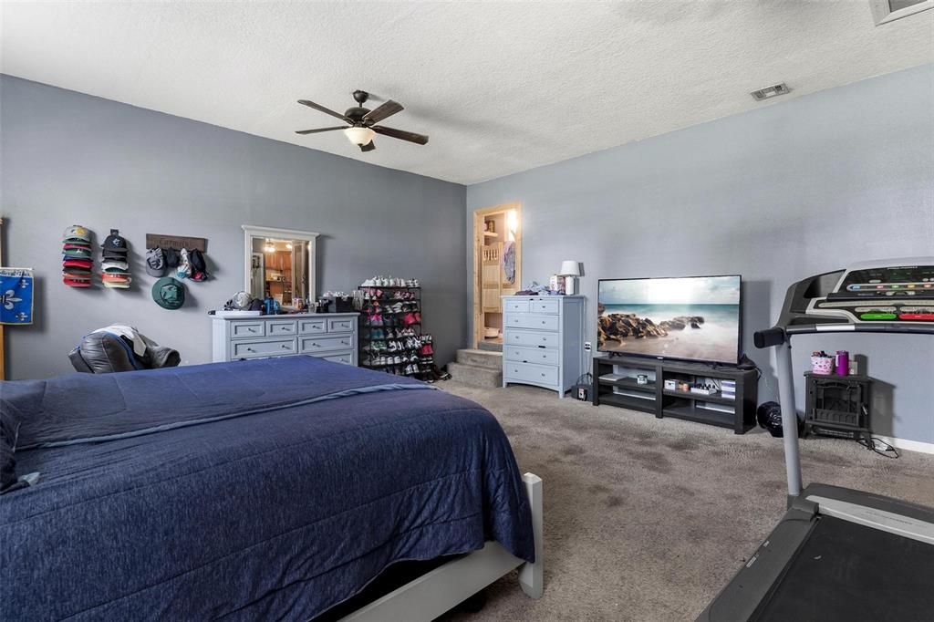 For Sale: $375,000 (4 beds, 3 baths, 2190 Square Feet)