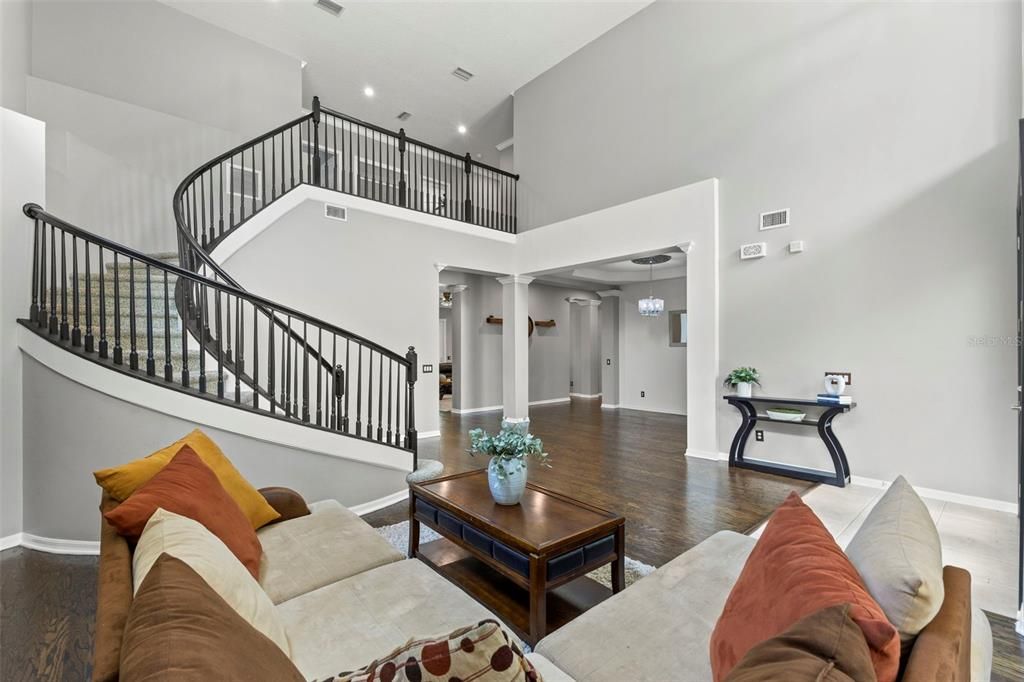 For Sale: $1,100,000 (5 beds, 3 baths, 4056 Square Feet)