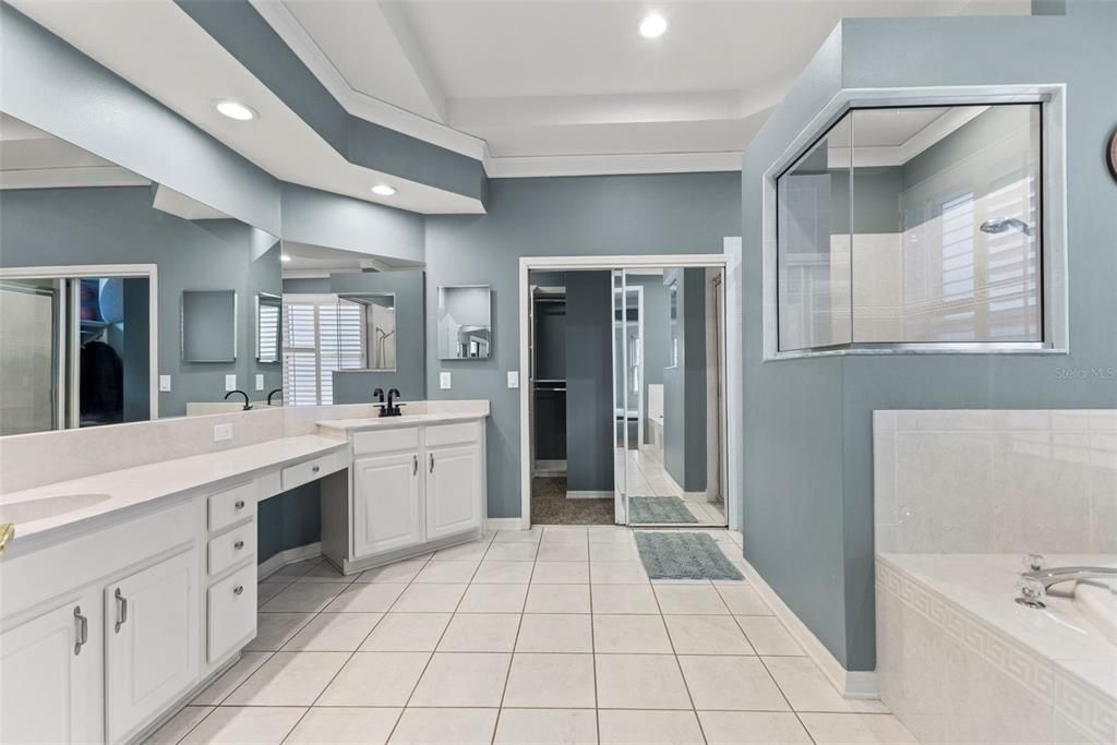 For Sale: $1,100,000 (5 beds, 3 baths, 4056 Square Feet)