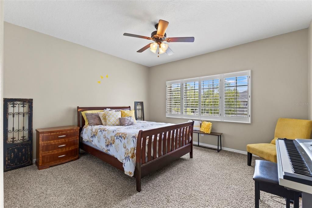 For Sale: $1,100,000 (5 beds, 3 baths, 4056 Square Feet)