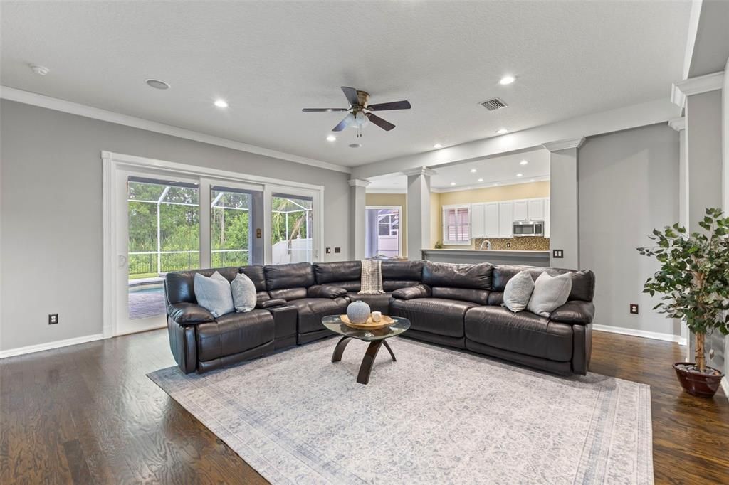 For Sale: $1,100,000 (5 beds, 3 baths, 4056 Square Feet)