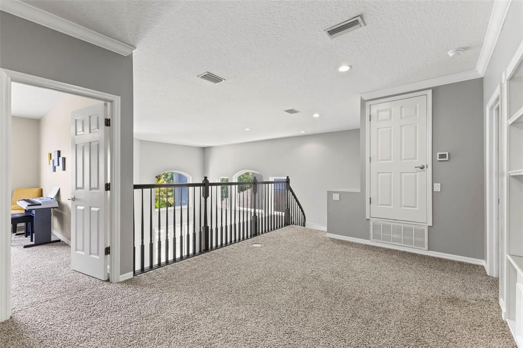 For Sale: $1,100,000 (5 beds, 3 baths, 4056 Square Feet)