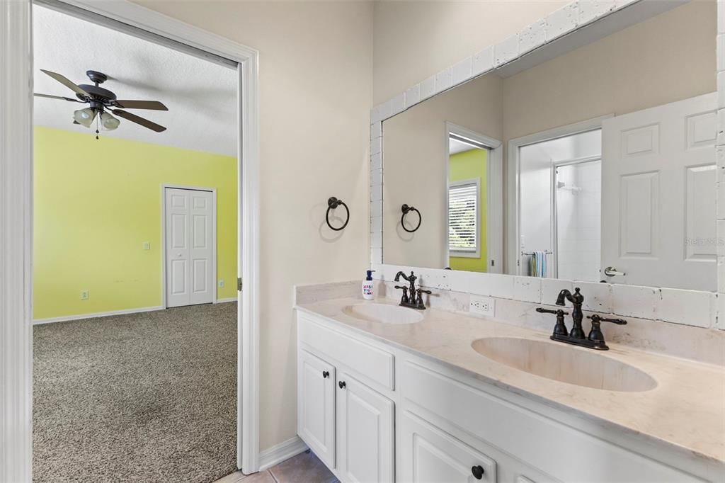 For Sale: $1,100,000 (5 beds, 3 baths, 4056 Square Feet)