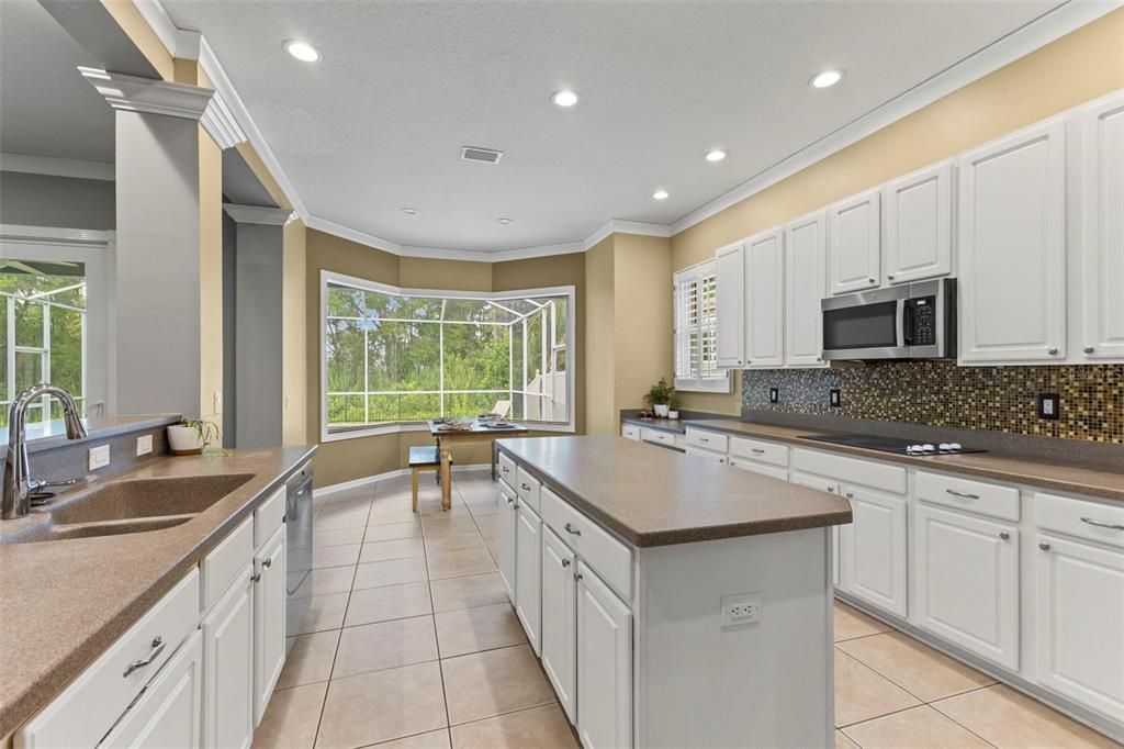 For Sale: $1,100,000 (5 beds, 3 baths, 4056 Square Feet)