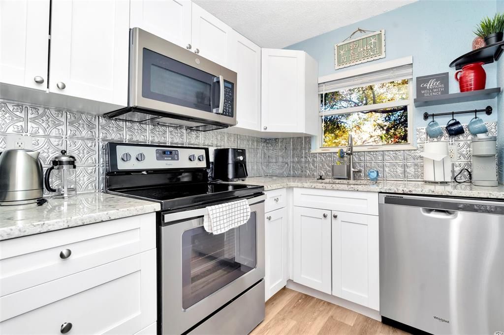 For Rent: $2,550 (2 beds, 1 baths, 680 Square Feet)