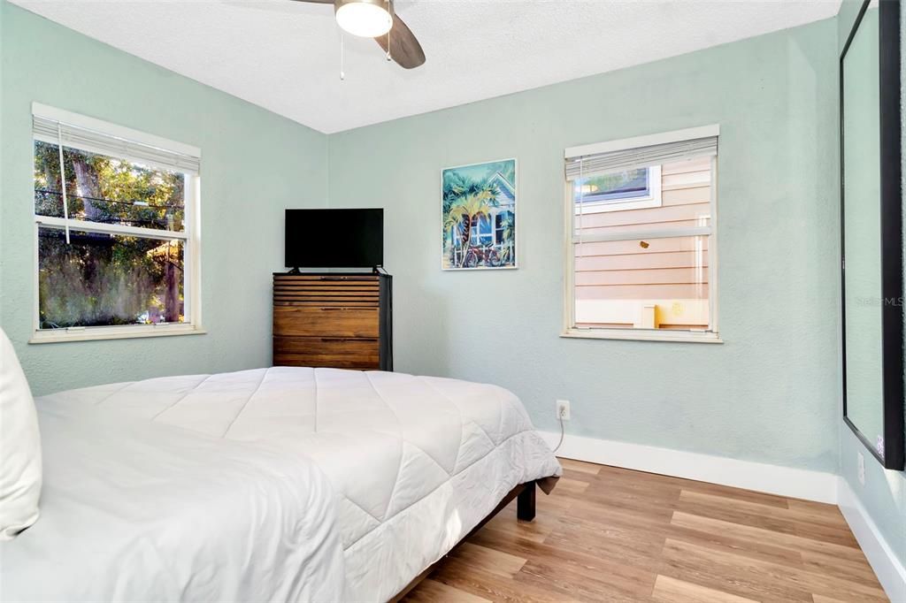 For Rent: $2,550 (2 beds, 1 baths, 680 Square Feet)