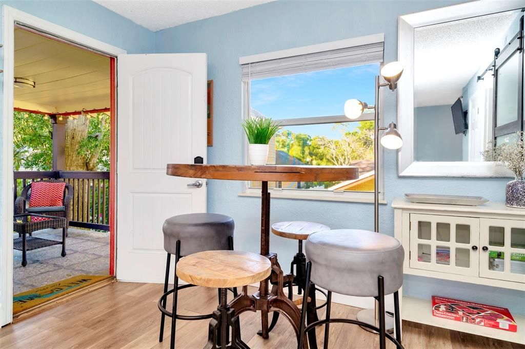 For Rent: $2,550 (2 beds, 1 baths, 680 Square Feet)