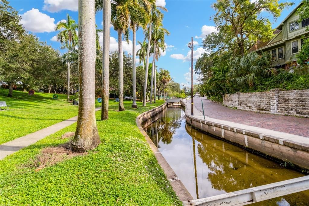 For Rent: $2,550 (2 beds, 1 baths, 680 Square Feet)