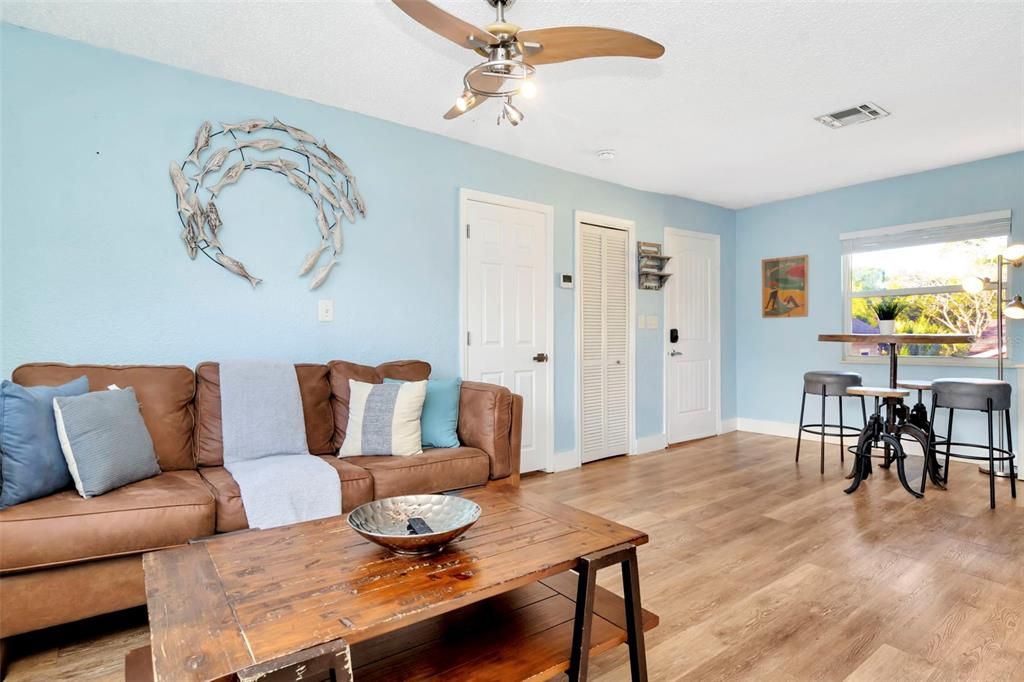 For Rent: $2,550 (2 beds, 1 baths, 680 Square Feet)