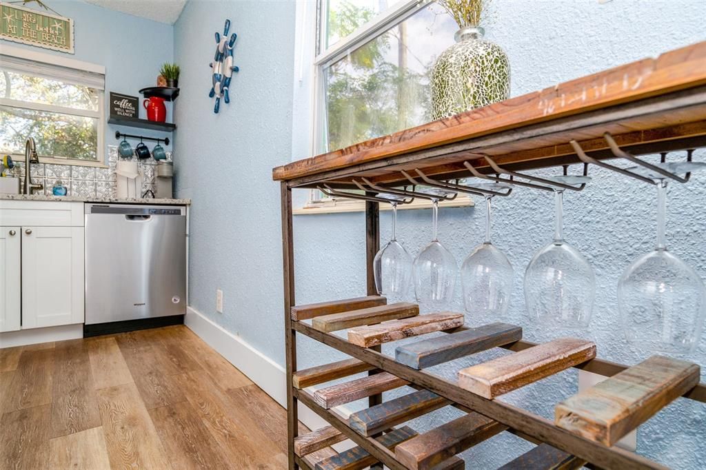 For Rent: $2,550 (2 beds, 1 baths, 680 Square Feet)