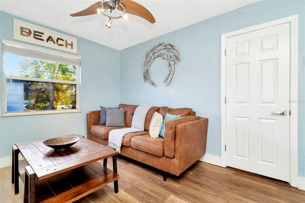 For Rent: $2,550 (2 beds, 1 baths, 680 Square Feet)