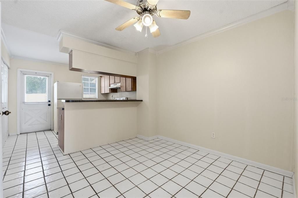 For Sale: $175,000 (2 beds, 2 baths, 1081 Square Feet)