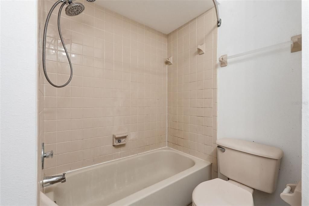 For Sale: $175,000 (2 beds, 2 baths, 1081 Square Feet)