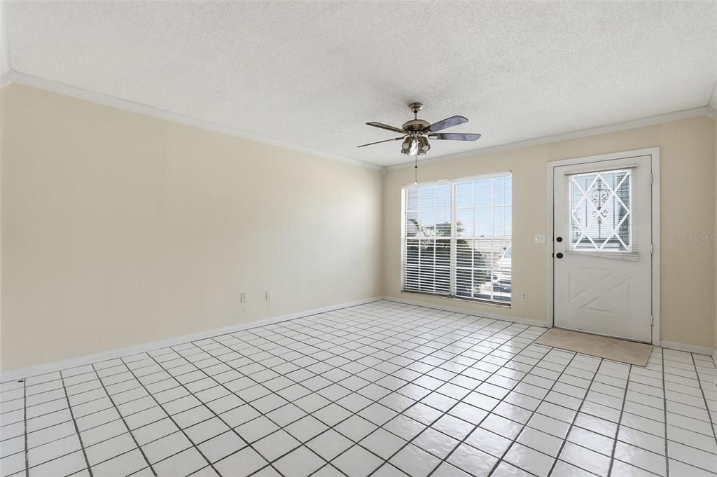 For Sale: $175,000 (2 beds, 2 baths, 1081 Square Feet)