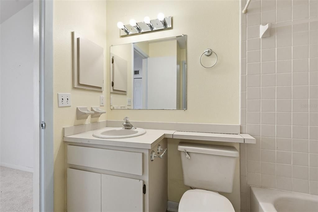 For Sale: $175,000 (2 beds, 2 baths, 1081 Square Feet)