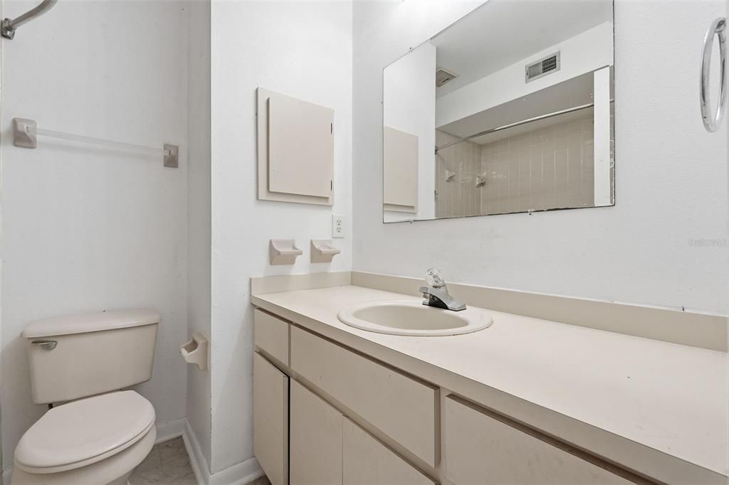 For Sale: $175,000 (2 beds, 2 baths, 1081 Square Feet)