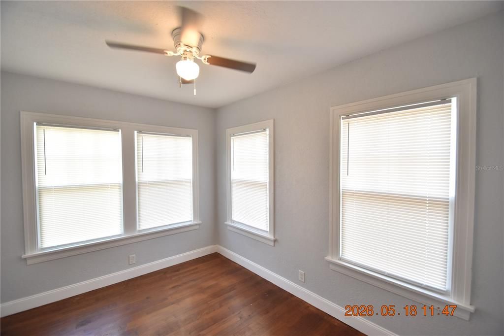 В аренду: $2,495 (3 спален, 1 ванн, 1129 Квадратных фут)