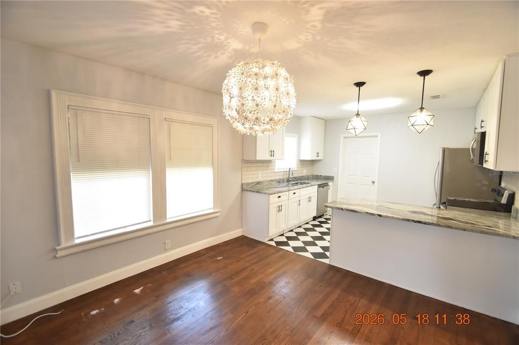 В аренду: $2,495 (3 спален, 1 ванн, 1129 Квадратных фут)