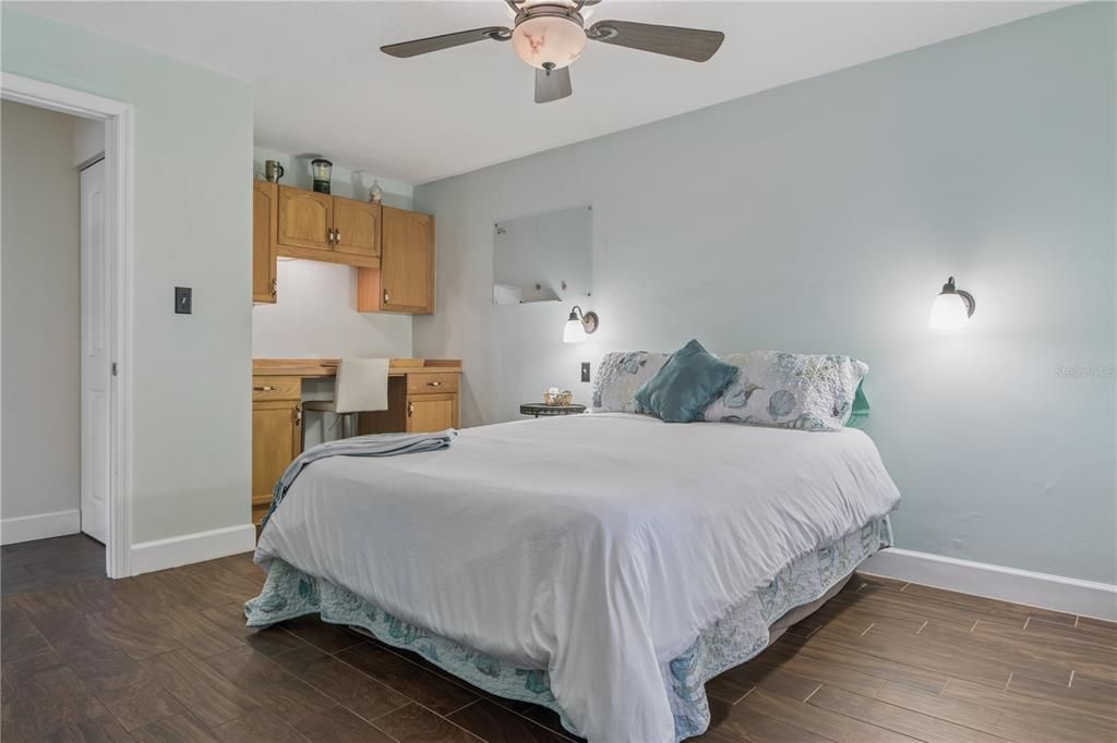 En Venta: $824,900 (4 camas, 3 baños, 2716 Pies cuadrados)