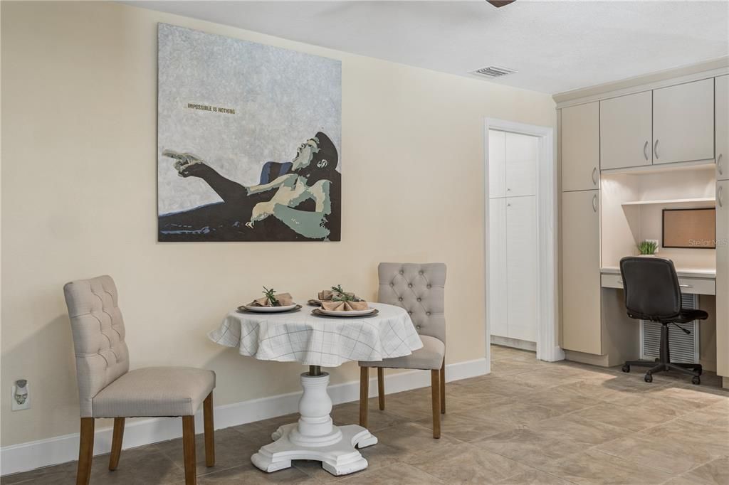 En Venta: $824,900 (4 camas, 3 baños, 2716 Pies cuadrados)