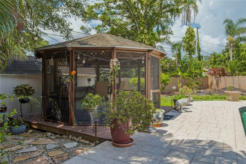 En Venta: $824,900 (4 camas, 3 baños, 2716 Pies cuadrados)